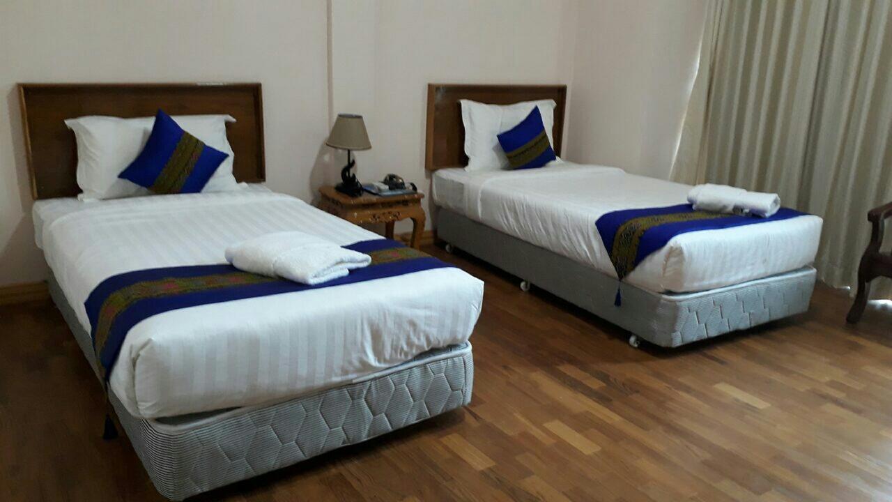 Famous Hotel Лойко Экстерьер фото