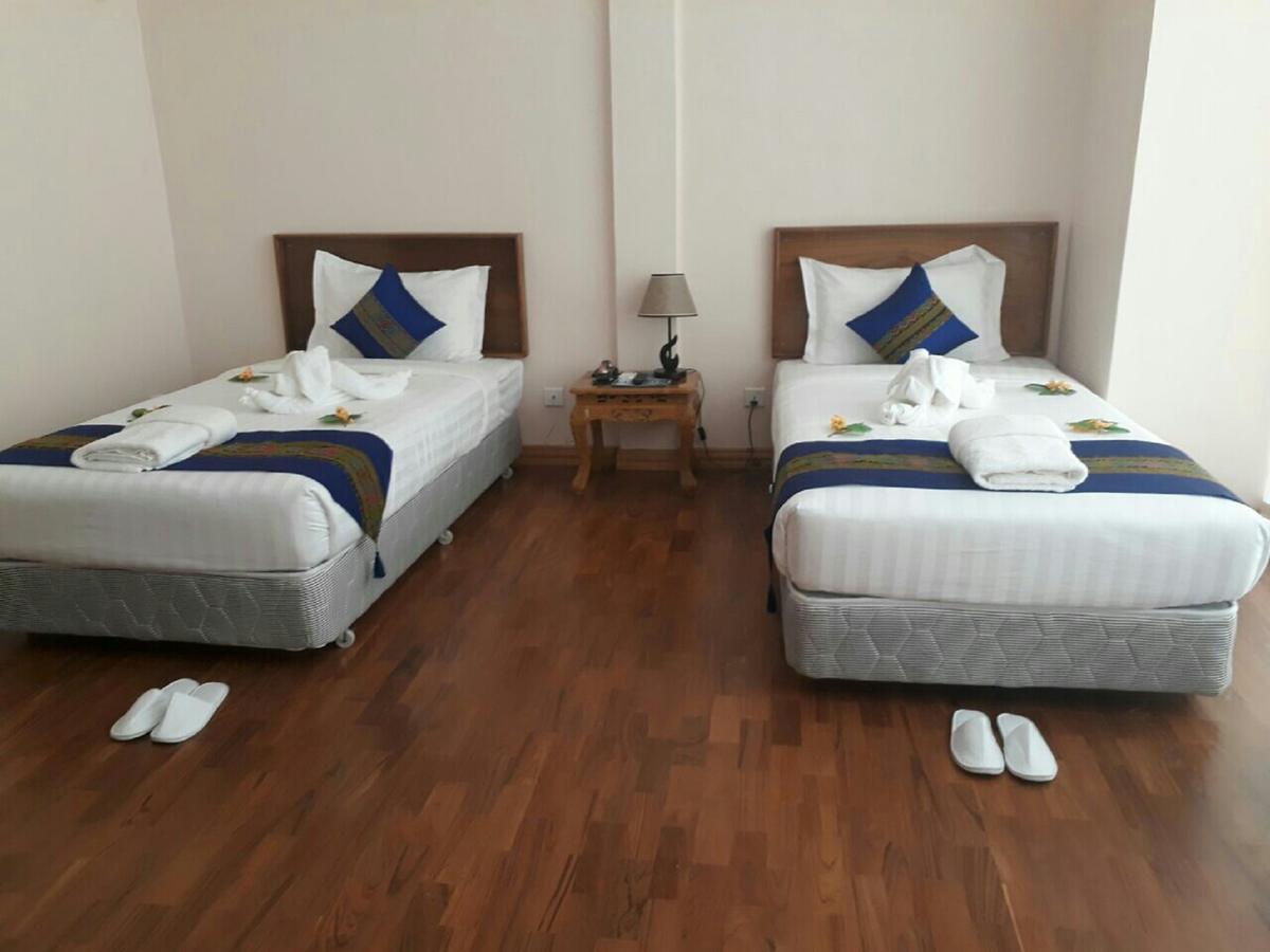 Famous Hotel Лойко Экстерьер фото